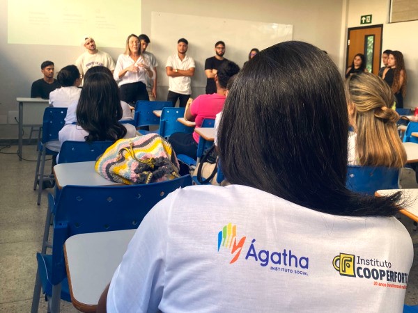 Assistidas da Ágatha participam de projeto 'Renovando Caminhos' da UNIT