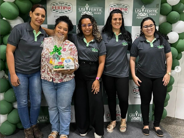 Ágatha palestra sobre a luta contra violência de gênero na Fertipar Fertilizantes